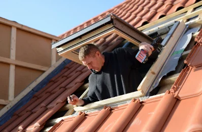 Pose de fenêtres de toit Velux à Pietralba